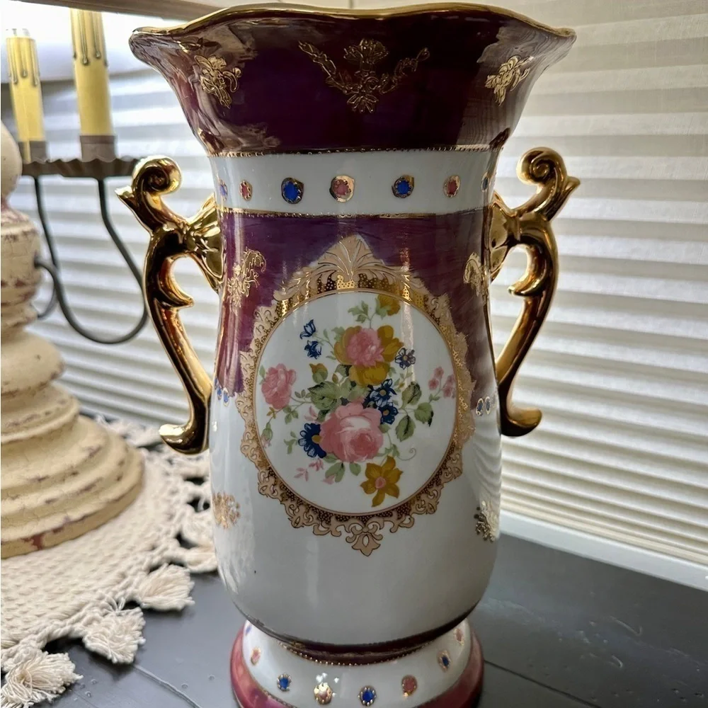 VINTAGE, HIGHLY DECORATIVE, WHITE & PURPLE BALUSTER VASE. ORNATE GILDED HANDLES.